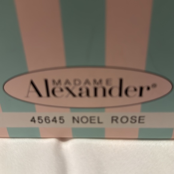 Madame Alexander 45645 Noel Rose - Picture 4 of 5